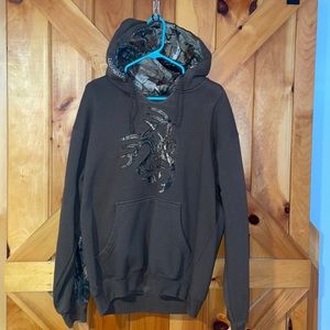 Legendary whitetails, large hooded sweatshirt.